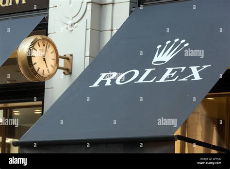 rolex parisska street.